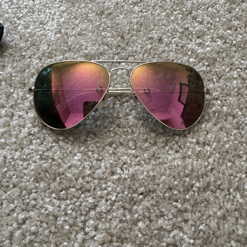 Ray-Ban Aviator Sunglasses with Gradient Pink Lenses
